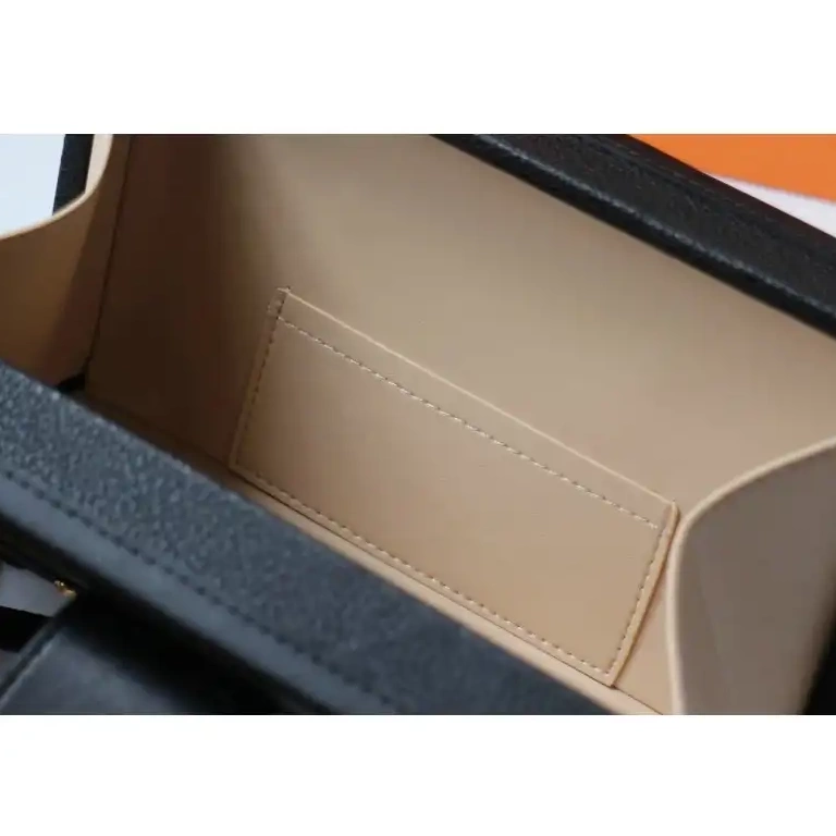 Bags 206B570006 LV 0517